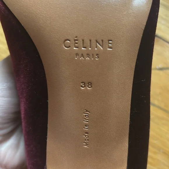Gorgeous Oxblood Celine V Neck Pumps - Picture 2 of 4